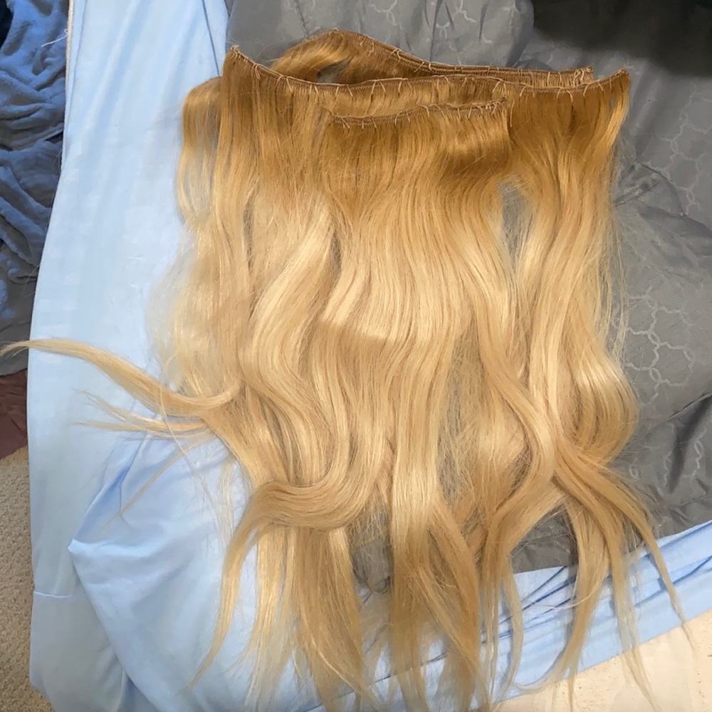 Hair extensions ! 20 in”